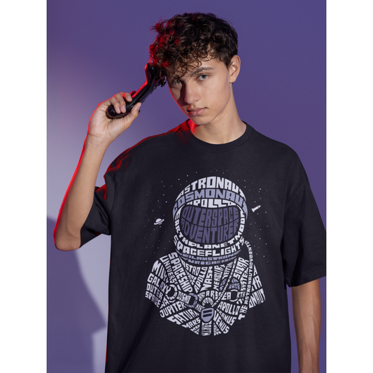 Áo thun in hình phi hành gia tạo thành từ chữ “OUTERSPACE”, “ASTRONAUT”, “GALAXY”, “MARS”, “UNIVERSE”, “SPACEFLIGHT”...