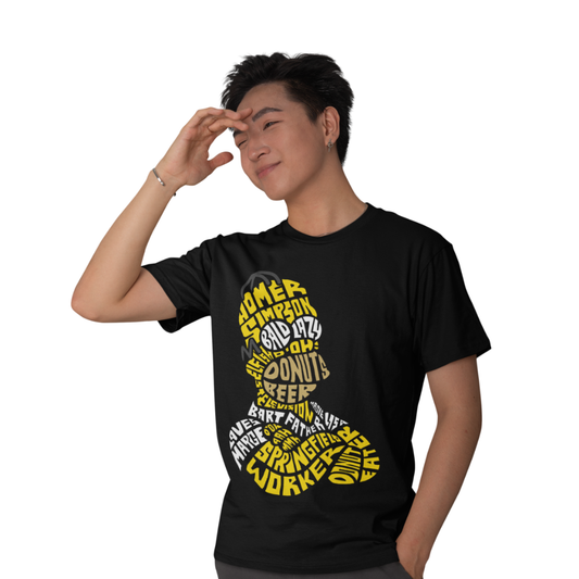 Áo thun in hình Homer Simpson tạo hình từ chữ – màu vàng, độc đáo, nổi bật cá tính vui nhộn.