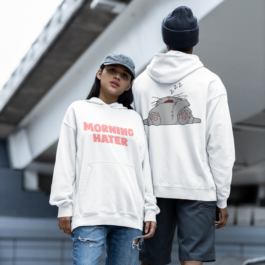 Áo hoodie trắng in chữ “Morning Hater” và hình mèo béo nằm ngủ cực lười – phong cách vui nhộn, hài hước.