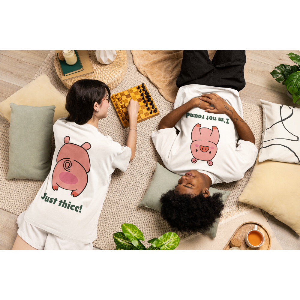 Áo thun trắng in hình chú heo cute với chữ "I'm not round" phía trước và "Just thicc!" phía sau