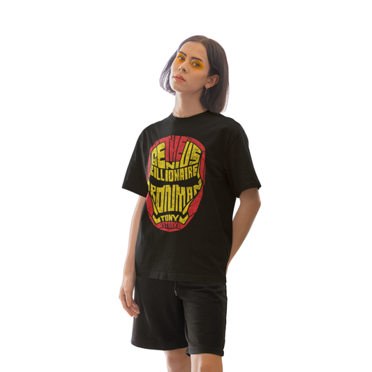 Áo thun in hình Iron Man bằng typography vàng đỏ – phong cách Tony Stark ngầu lòi.