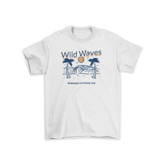 Ảnh áo thun trắng in hình sóng biển, cây dừa và mặt trời cam, dòng chữ "Wild Waves – Summer Vitamin Tee", phong cách tối giản mang vibe mùa hè.