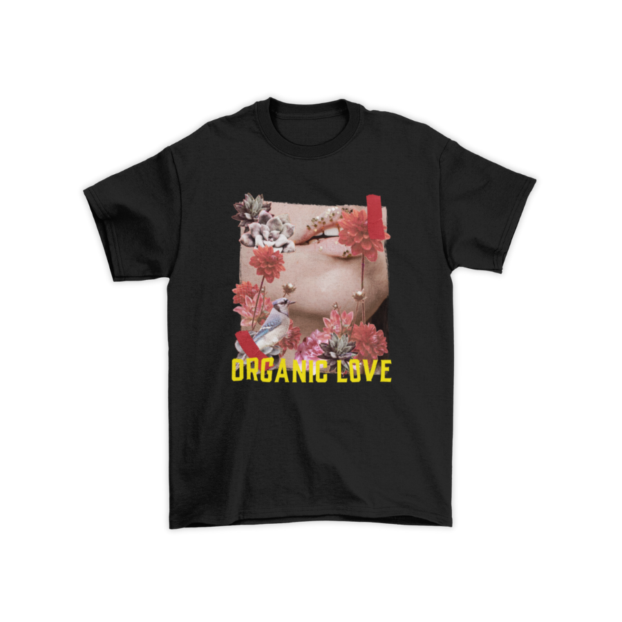 Áo thun unisex đen và xanh than in hình vòng tay, hoa, chim, da thịt người phối theo phong cách collage nghệ thuật, cùng dòng chữ “ORGANIC LOVE” màu vàng nổi bật.
