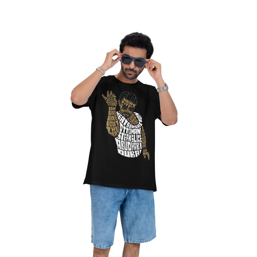 Áo thun hình Salt Bae phong cách typography, màu nâu-trắng-đen, tạo dáng rắc muối nổi tiếng
