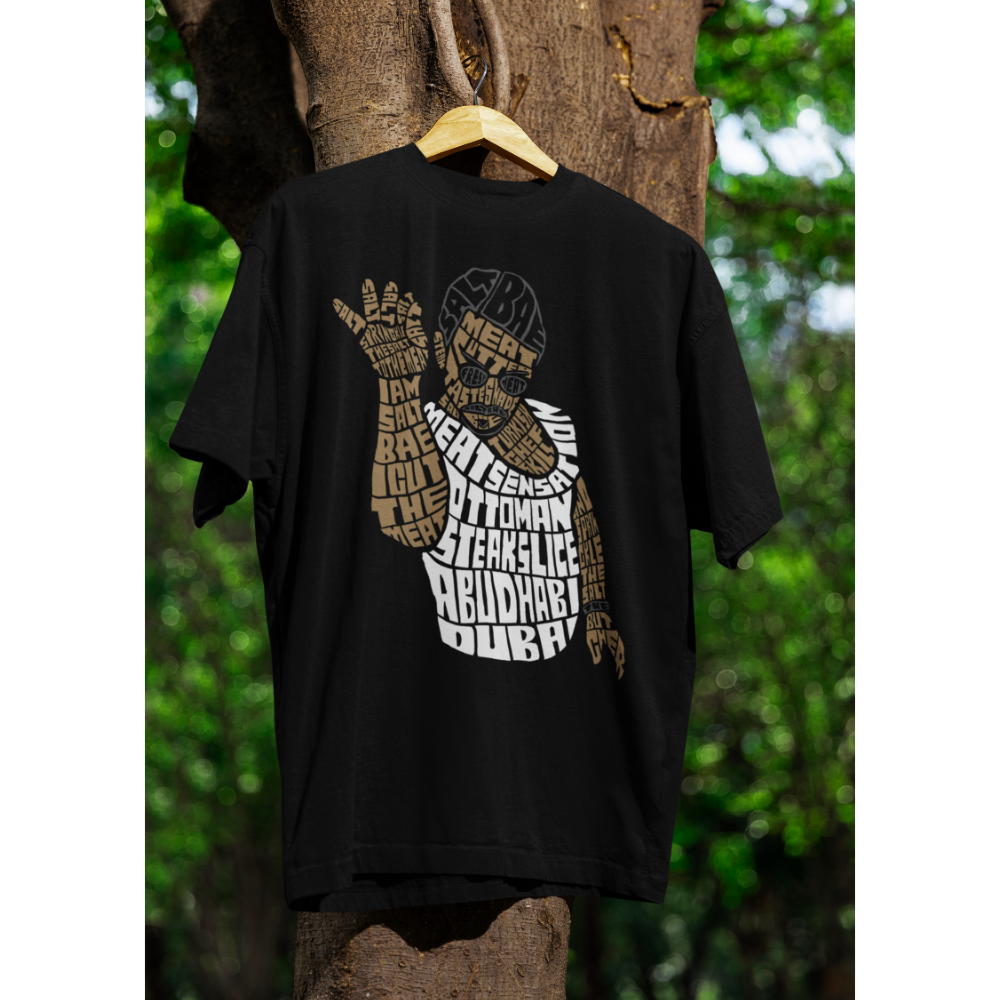 Áo thun hình Salt Bae phong cách typography, màu nâu-trắng-đen, tạo dáng rắc muối nổi tiếng
