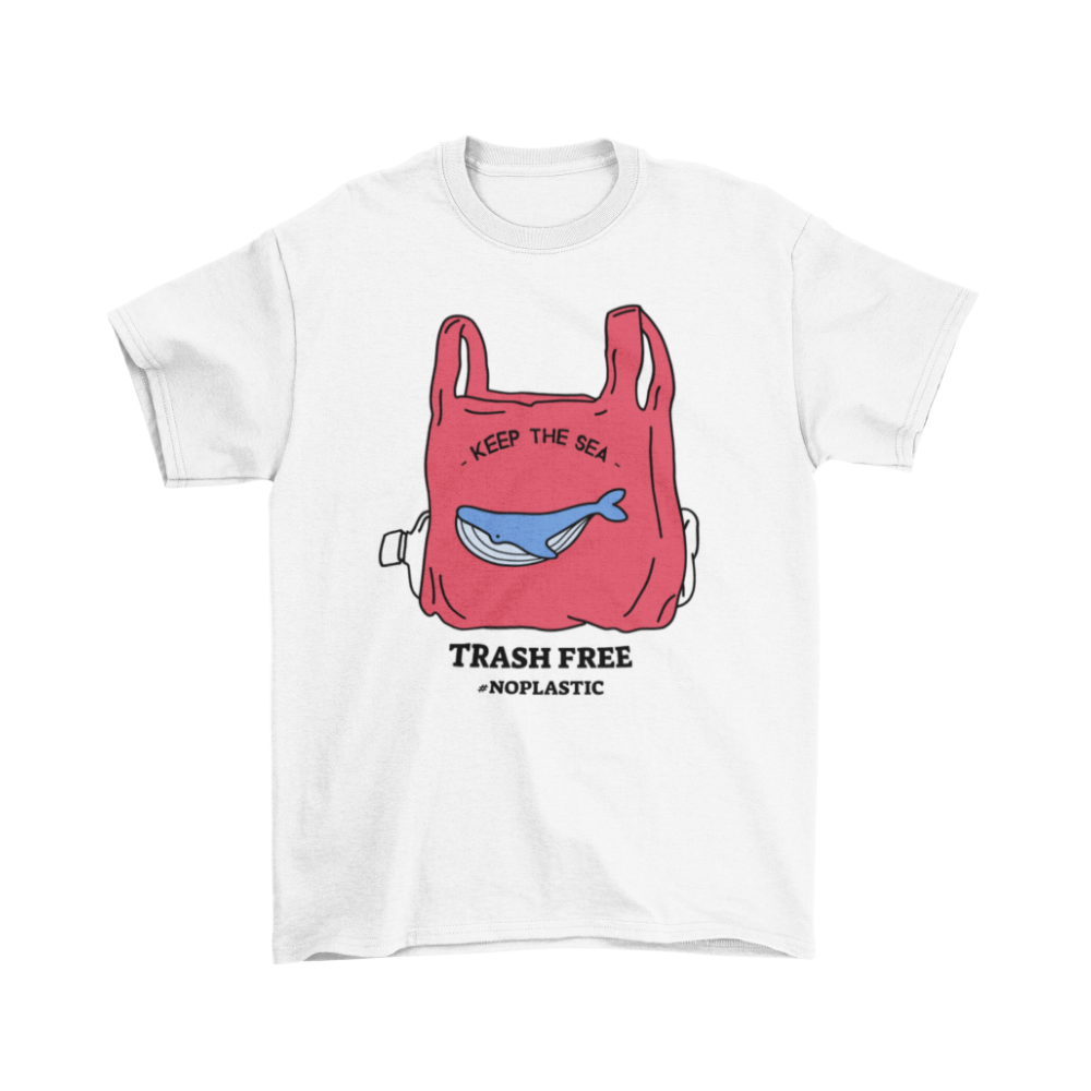 Áo thun in hình cá voi trong túi nilon đỏ – thông điệp “Trash Free – Keep the Sea”