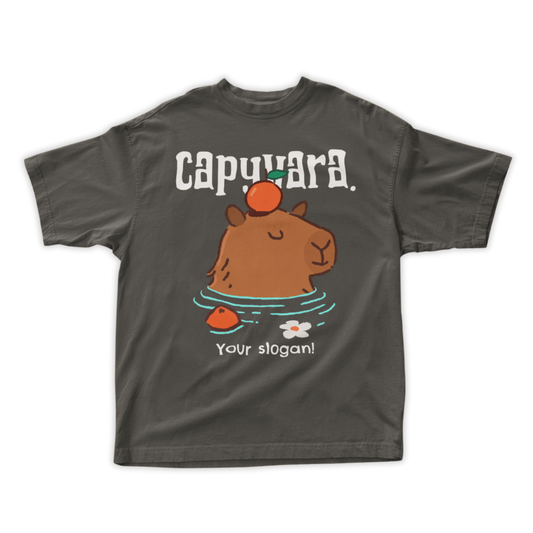 Áo thun capybara hài hước, hình vẽ capybara thư giãn trong nước, có quả cam trên đầu, thiết kế cá nhân hóa.